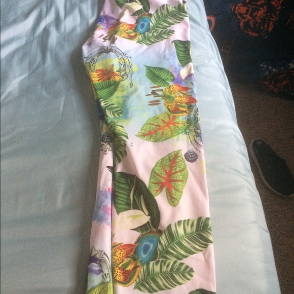 Athleta crops medium euc - Picture 2 of 3